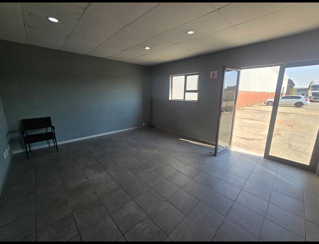 3,000M² WAREHOUSE TO LET IN BOKSBURG EAST